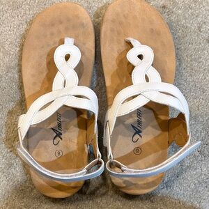 Athlefit White Thong Sandals with Velcro Closure-Size 8